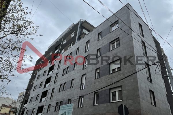 Apartament 2+1 | Ne Shtije | Rr. Barrikadave / Prane Gjimnazit “Sami Frasheri”
