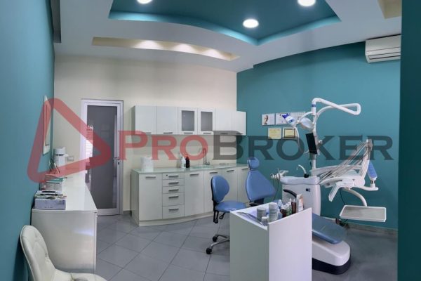Ambient Biznesi – Klinike Dentare | Me Qira | Ali Demi | Prane Shkolles “1 Maji”
